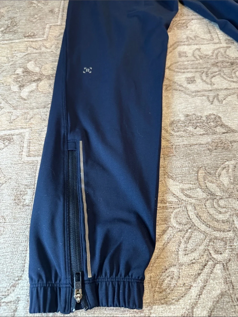 Lululemon Athletica Men's Navy Lightweight Jogger Pants - Picture 2 of 5